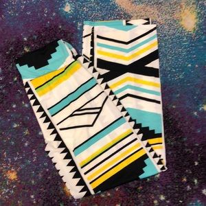 TRIBAL PRINT GREEN/BLACK/YELLOW YOGA PANTS SIZE XL NEW
